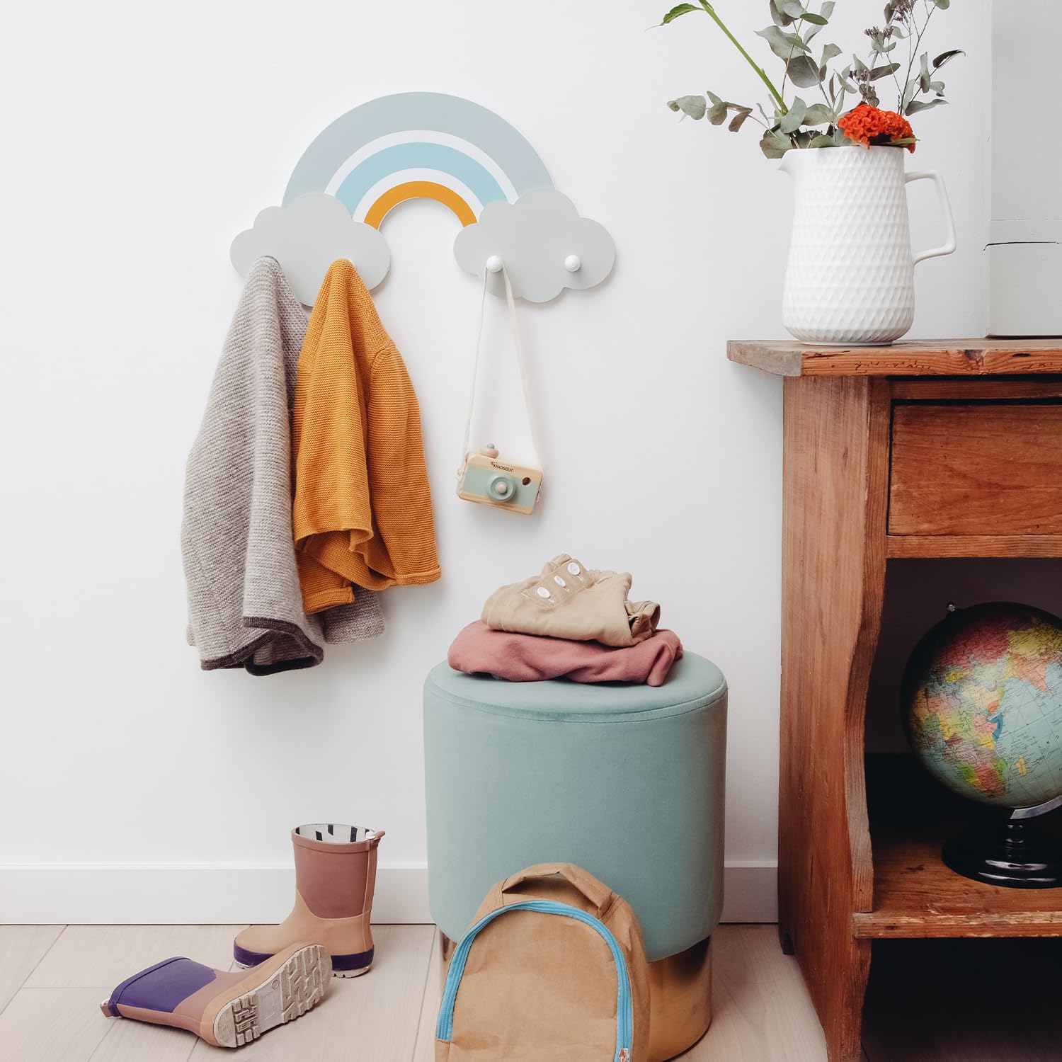 kindsgut-kindergarderobe-holz-regenbogen-finn-4-haken-wandgarderobe image 3