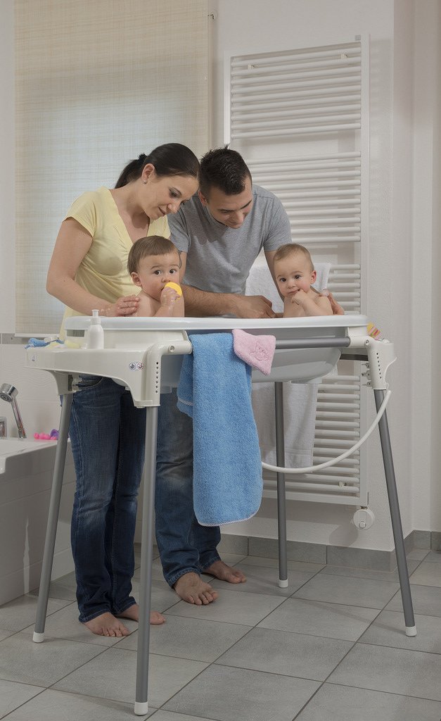 rotho-babydesign-top-xtra-badestation-mit-wanne-und-st-nder-silber-wei image 5